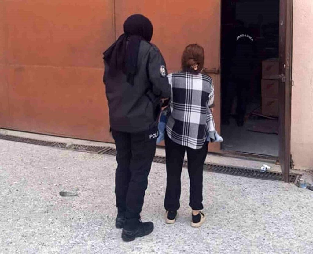Hırsızlıktan 18 yıl 9 ay hapis cezası bulunan kadın yakalandı