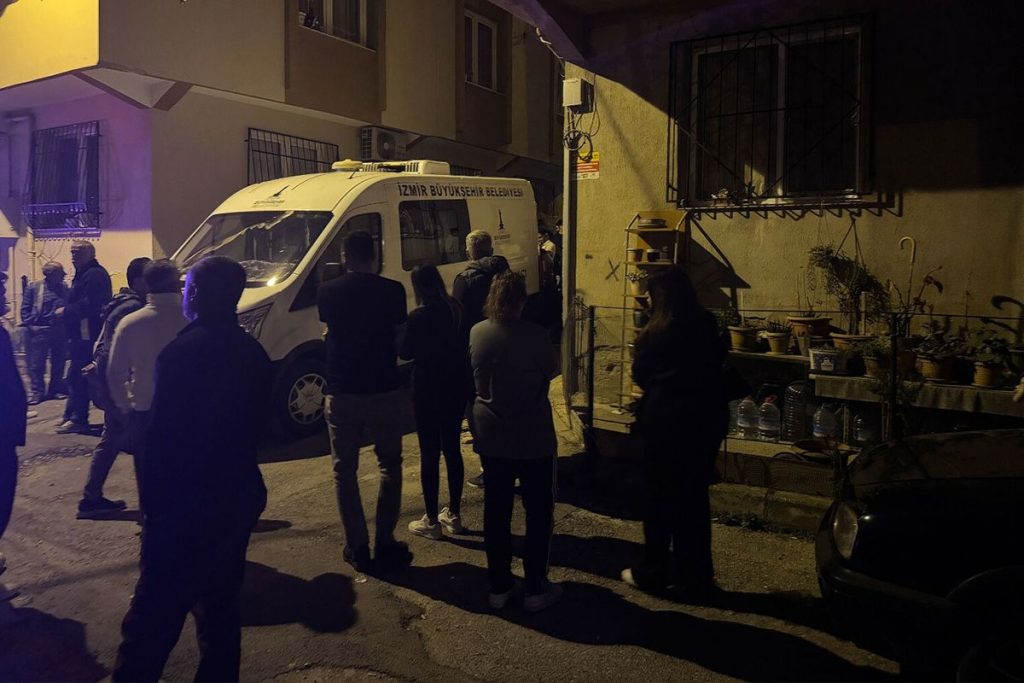 İki çocuğunun annesini boğazından vurarak katletti