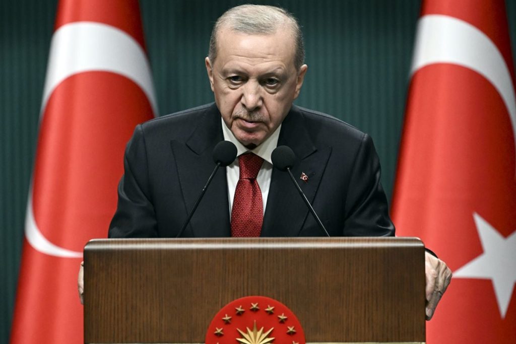 İletişim Başkanlığı'ndan dezenformasyona geçit yok: İngiliz gazetesi asılsız içerikleri tüm platformlarından kaldırdı