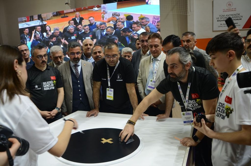 İnegöl'de robot yarışması düzenlendi