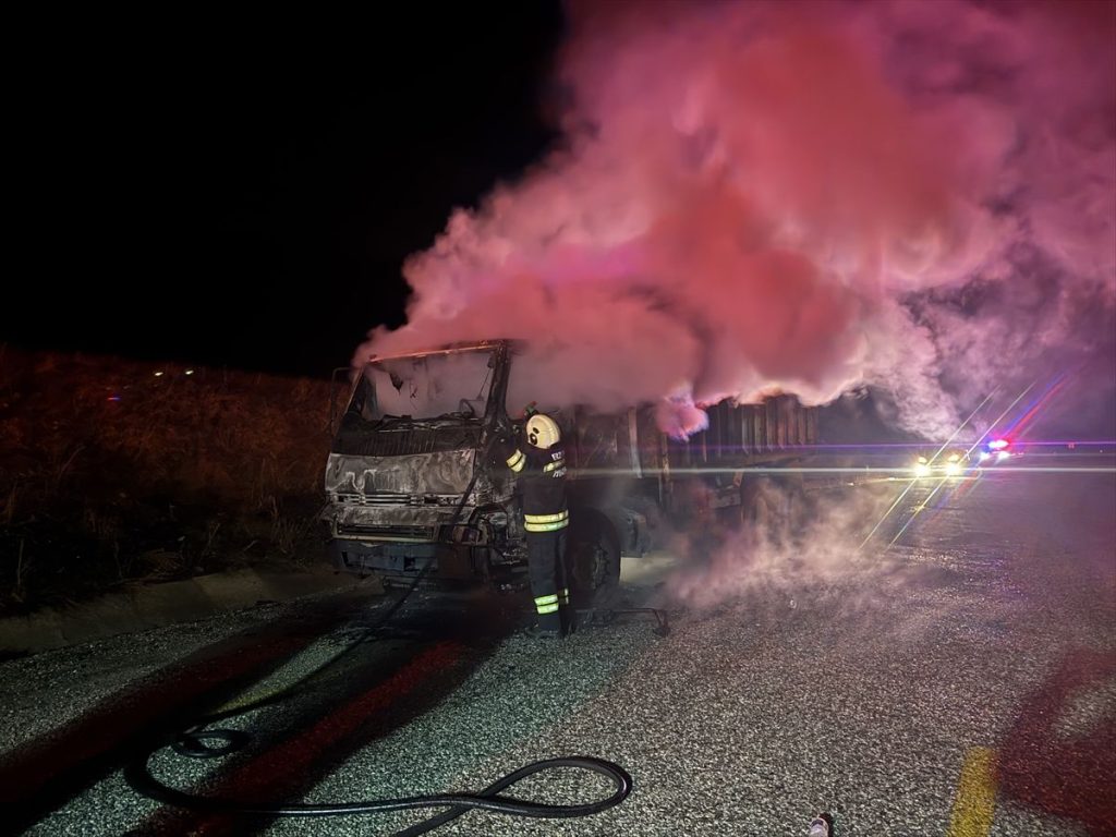 İsrail ordusunun, Lübnan'ın güneyine düzenlediği saldırıda kadın gazeteci hayatını kaybetti