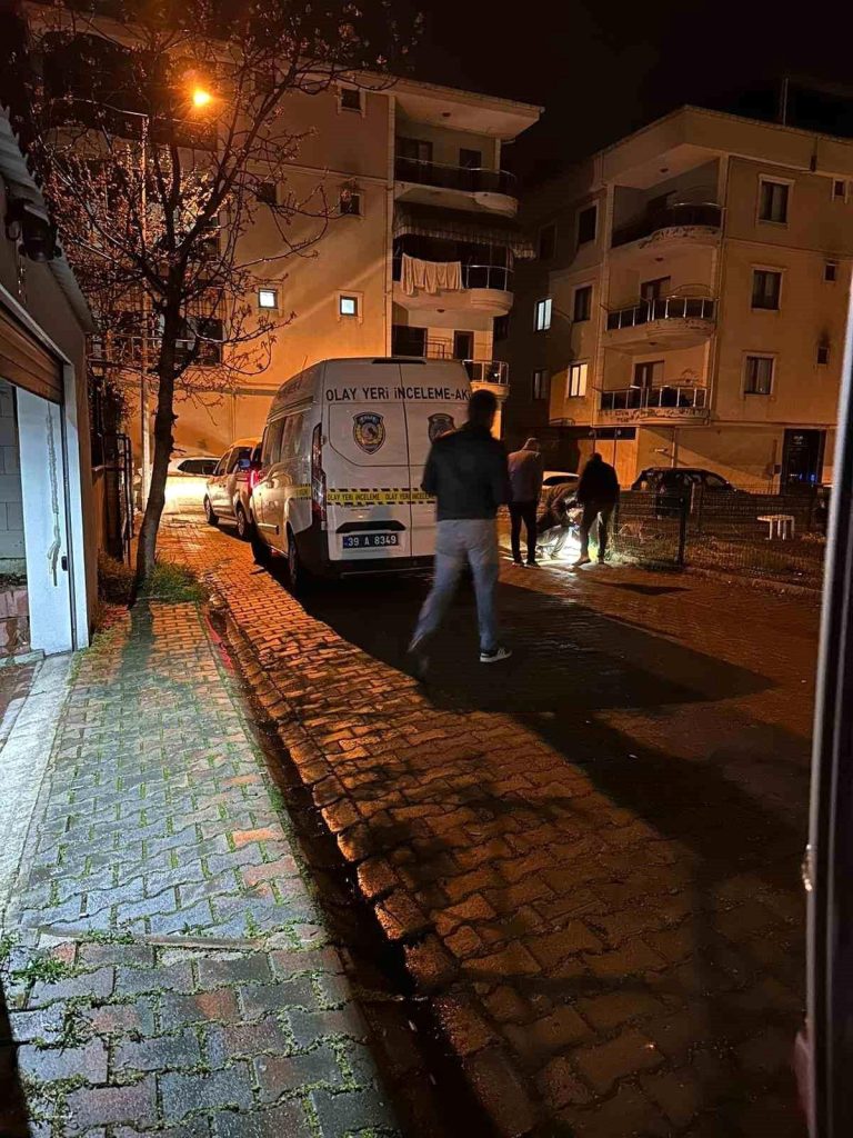 İstanbul'da uyuşturucu ve fuhuş soruşturması kapsamında bir eğlence mekanında arama yapıldı