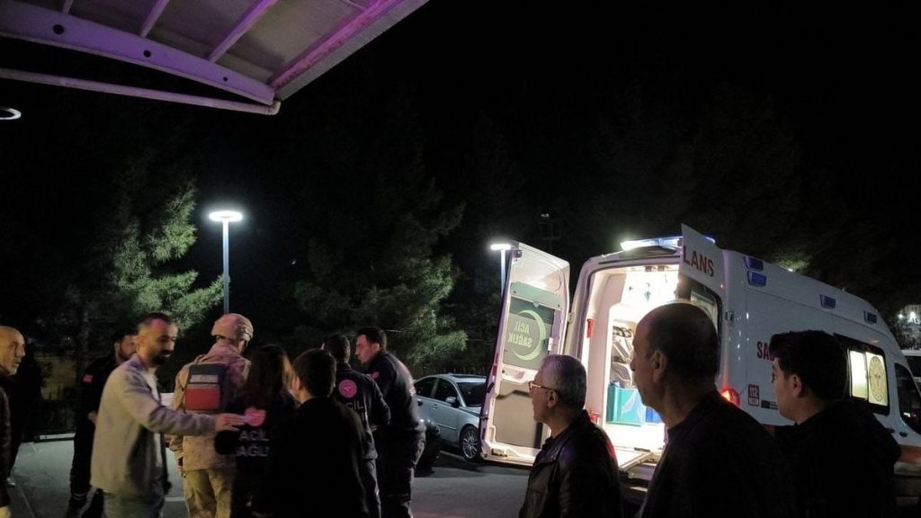 Kavgayı ayırmak isterken tabanca ile yaralandı