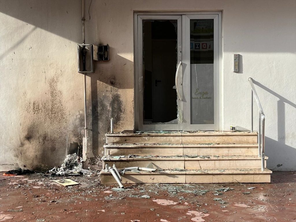 Kocaeli'de doğal gaz kutusunda çıkan yangın hasara neden oldu