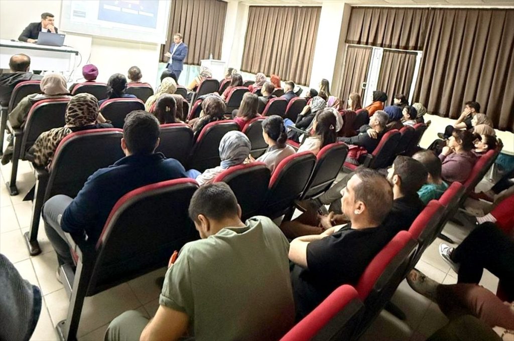 Kozluk'ta sağlık çalışanlarına "hukuki sorumluluk" eğitimi