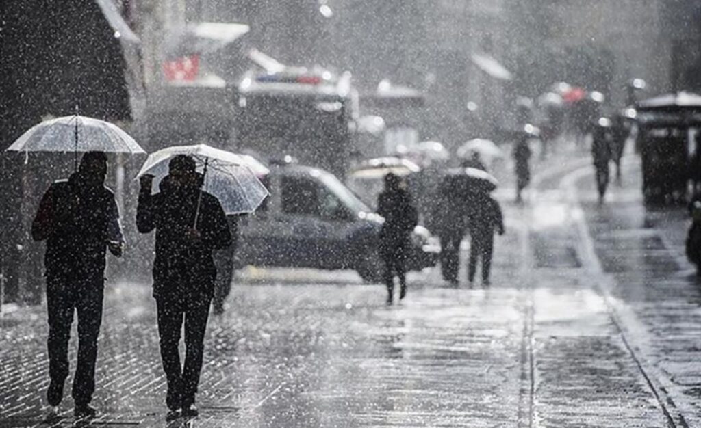 OTOMOBİL İLE KAMYON ÇARPIŞTI: 1 ÖLÜ, 4 YARALI