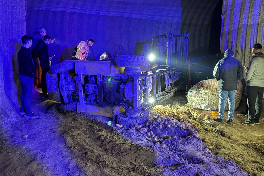 Patates deposunda devrilen forkliftin operatörü öldü