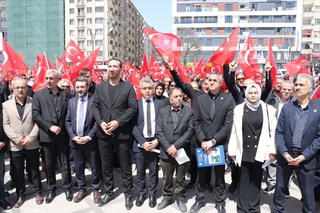 Şanlıurfa'daki okul saldırısı Diyarbakır ve çevre illerde protesto edildi