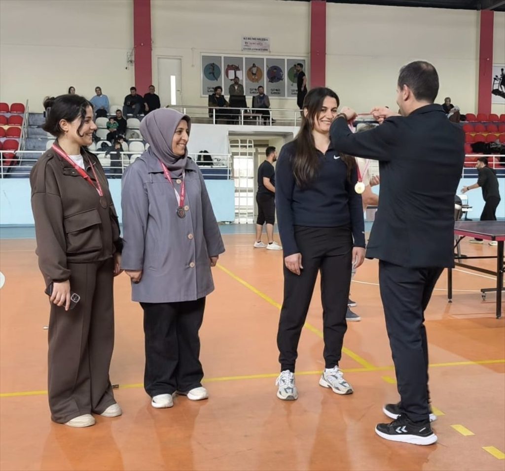 Sason'da masa tenisi turnuvası yapıldı