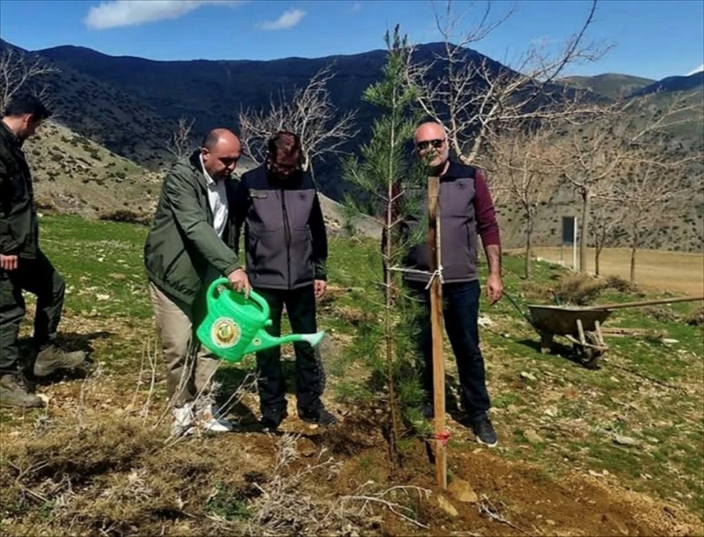 Sason'da şehitler anısına fidan dikildi