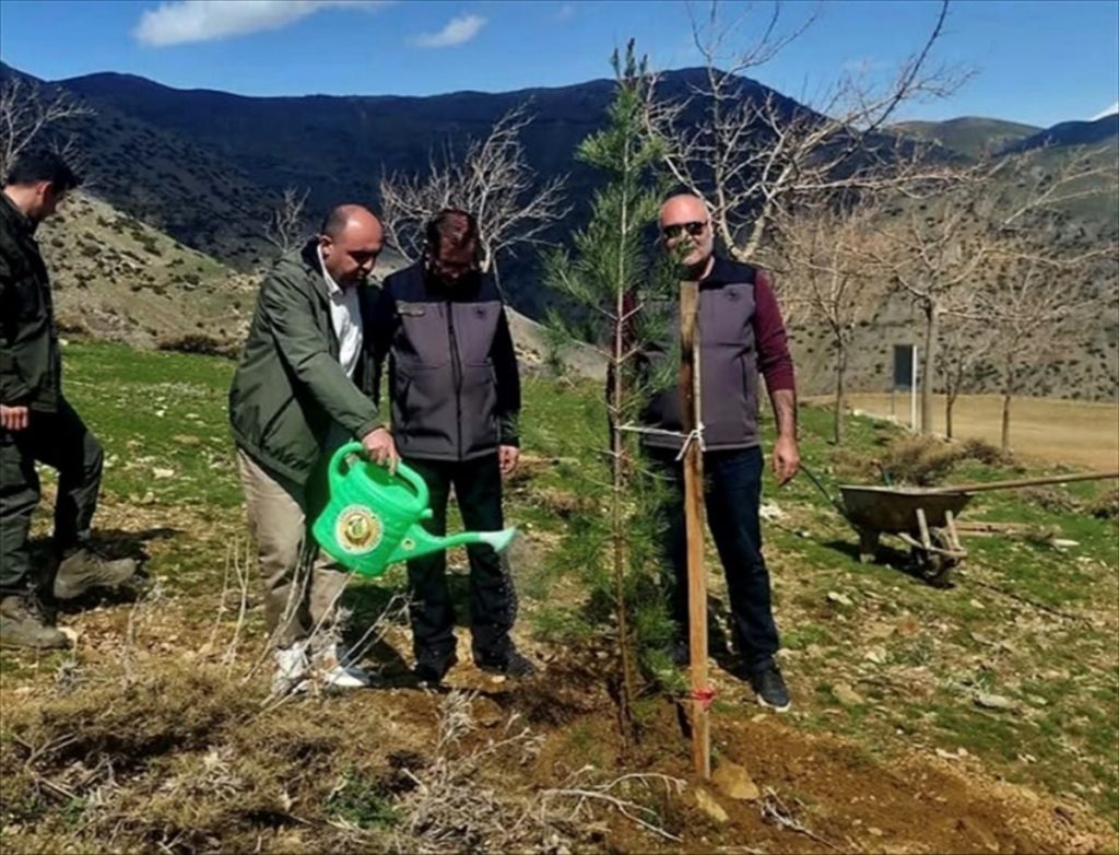 Sason'da şehitler anısına fidan dikildi