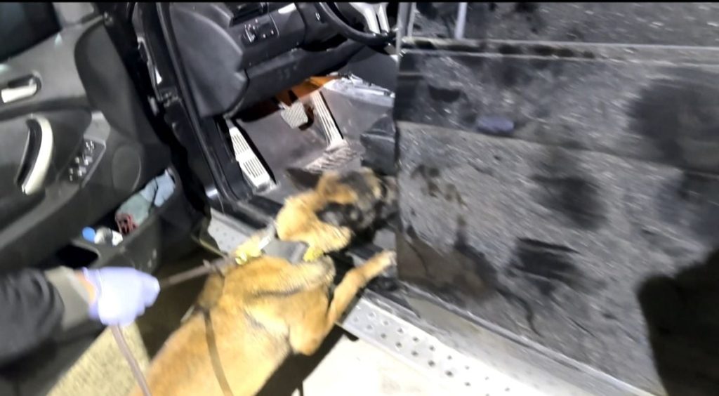 TIR'ın taşıdığı cipin tabanında 24,6 kilo uyuşturucu ele geçirildi