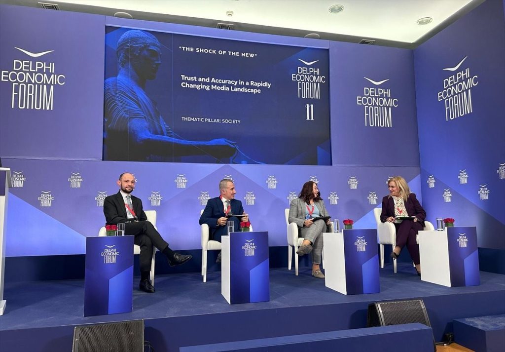 Yunanistan'daki Delfi Ekonomi Forumu'ndaki panelde medyadaki değişim ve güvenilirlik ele alındı