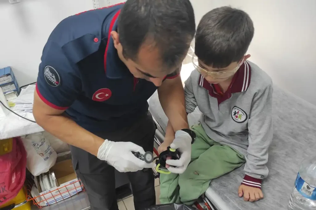 Batman’da öğrencinin parmağı suluk kapağına sıkıştı