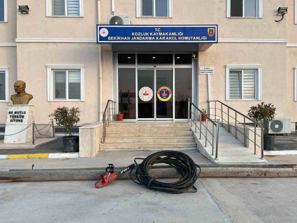 Jandarmadan kablo hırsızlarına suçüstü: 3 gözaltı