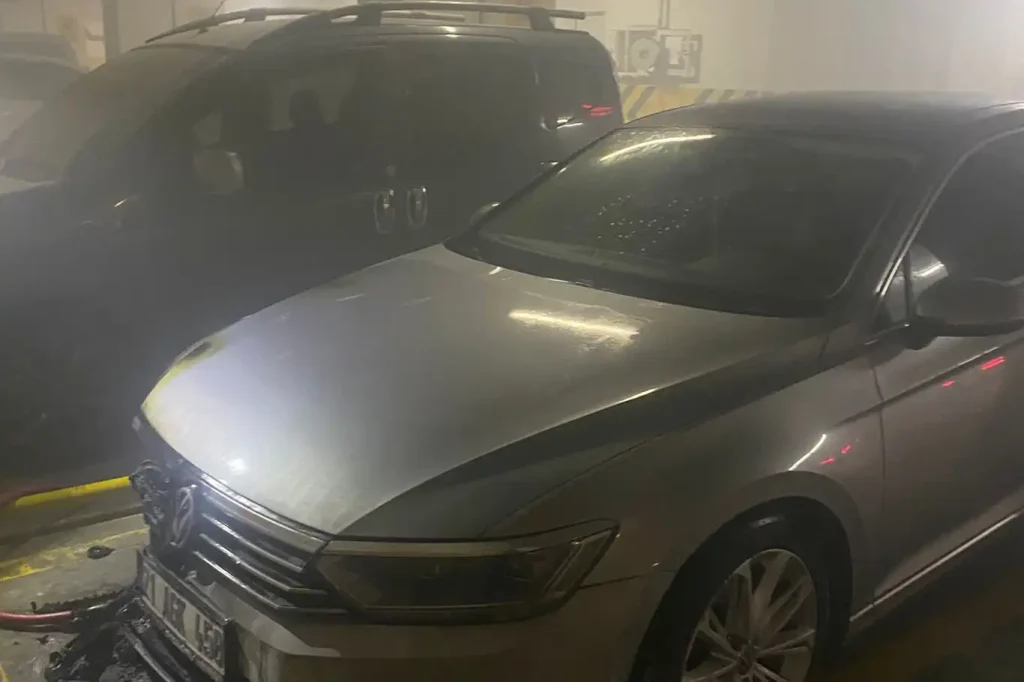 Batman’da AVM otoparkında araç yangını paniği