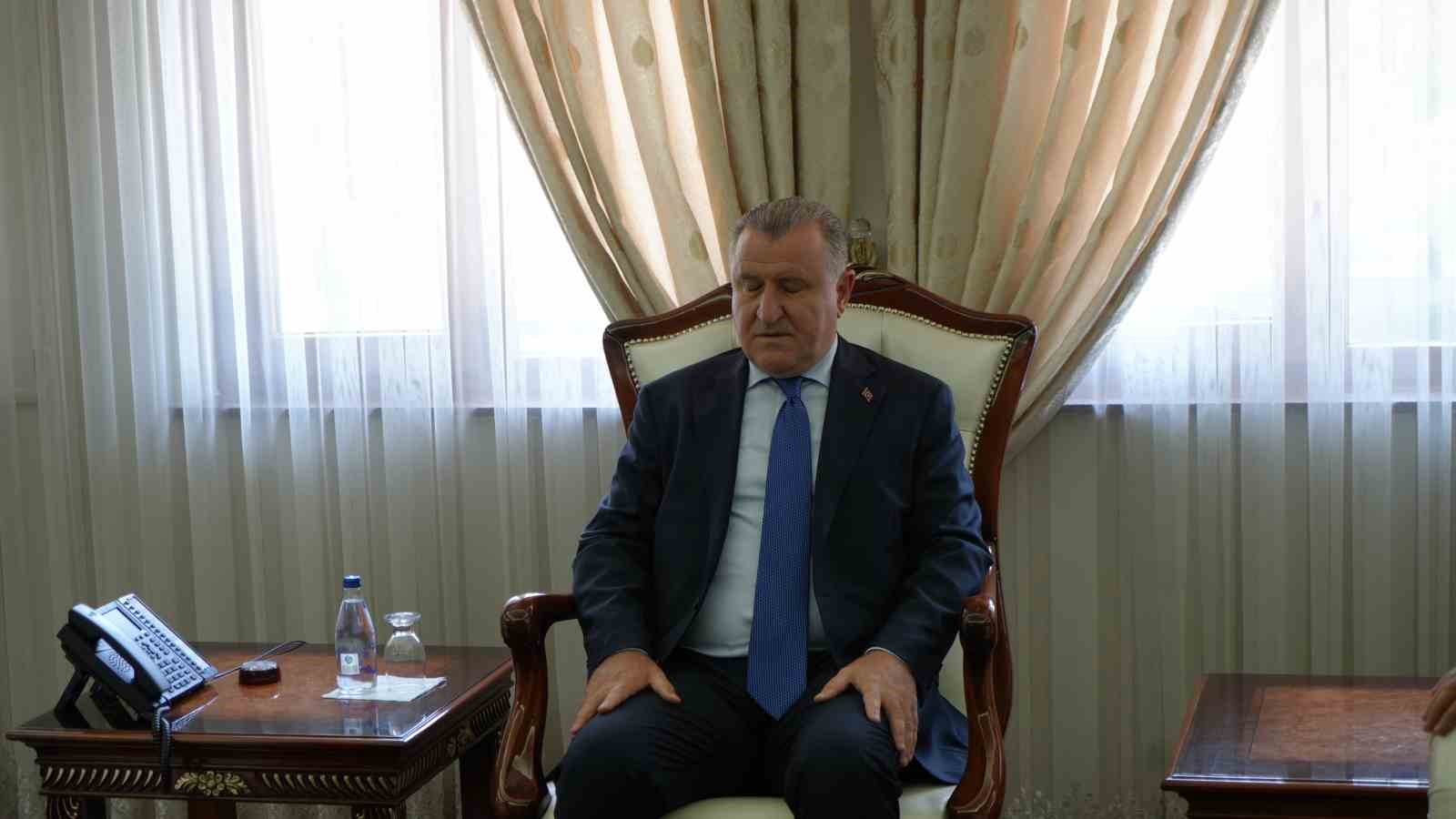 Gençlik ve Spor Bakanı Osman Aşkın Bak Batman’da