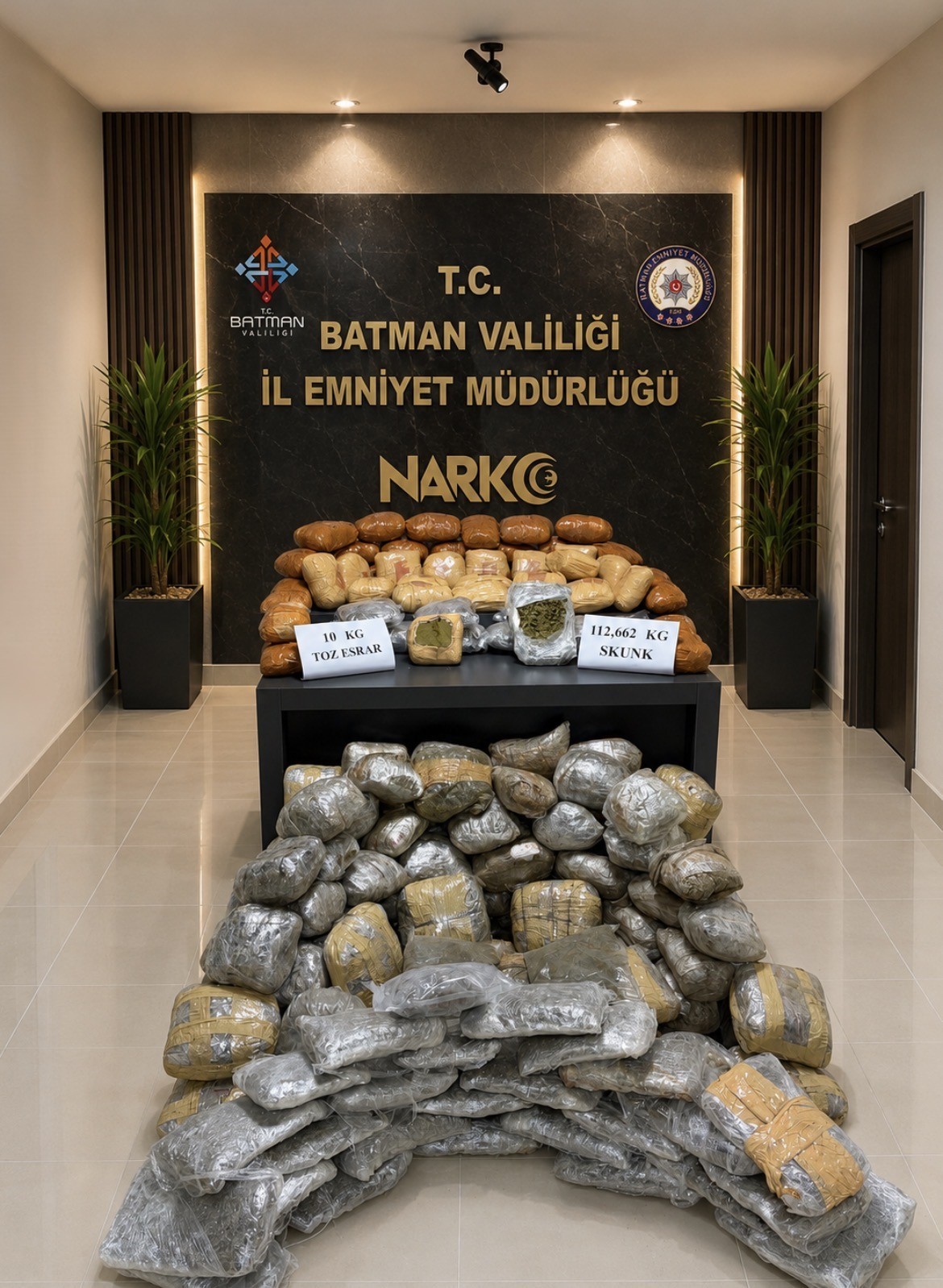 Batman’da pamuk yüklü iki tırda 112 kilo esrar ele geçirildi