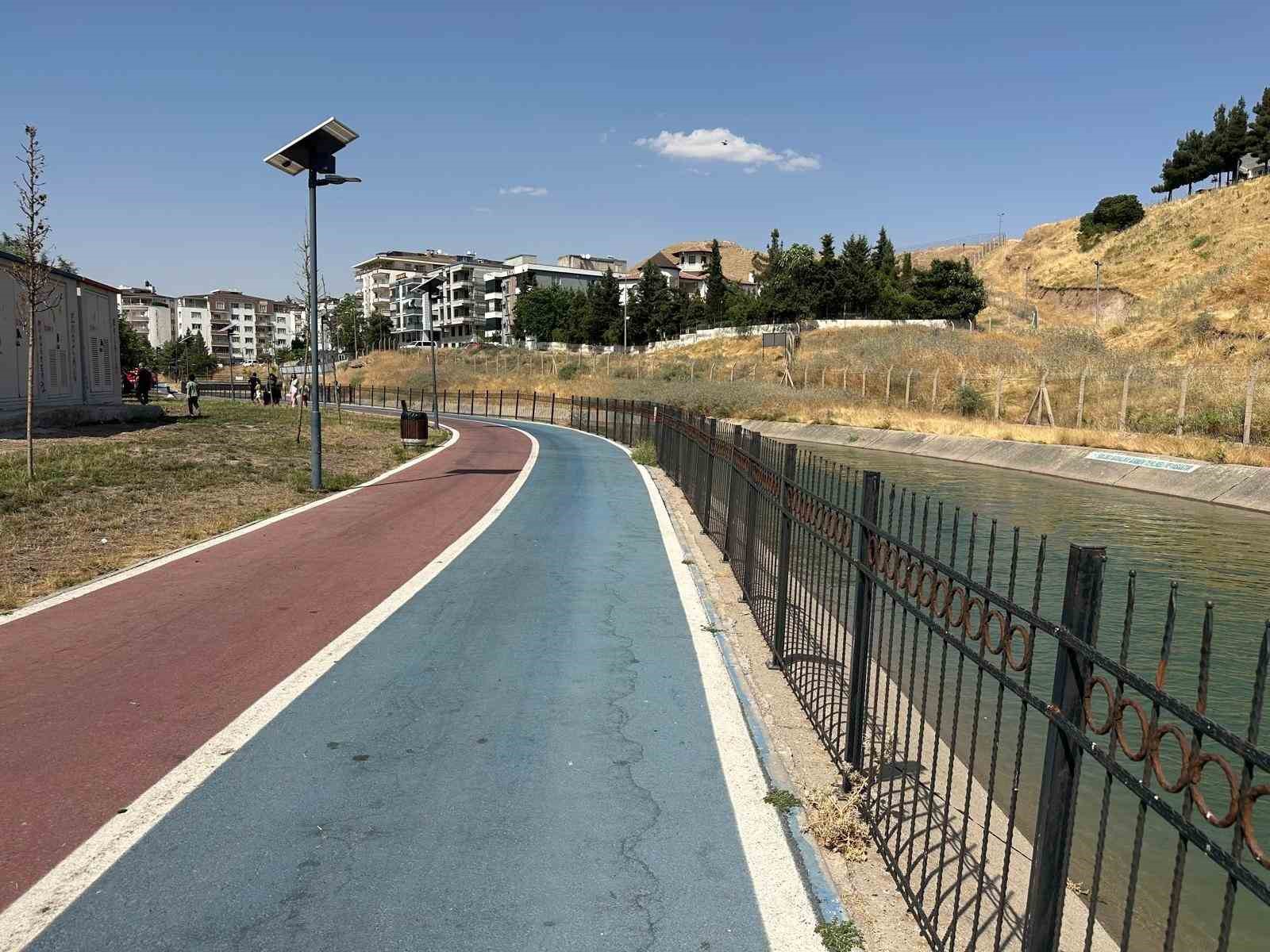 Batman’da selfie çekerken sulama kanalına düştü, vatandaşlar kurtardı