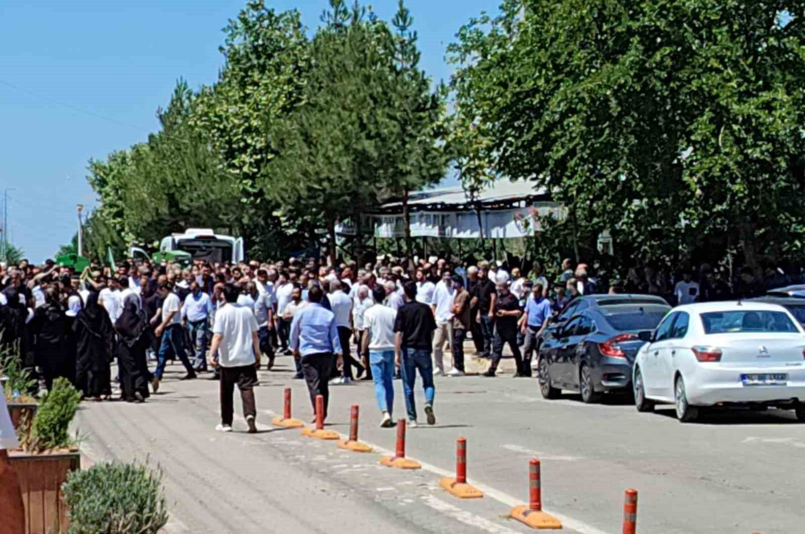 Batman’da silahlı saldırıda hayatını kaybeden 3 kişi toprağa verildi