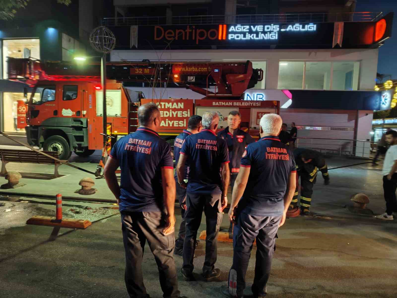 Batman’da plazada çıkan yangın korkuttu