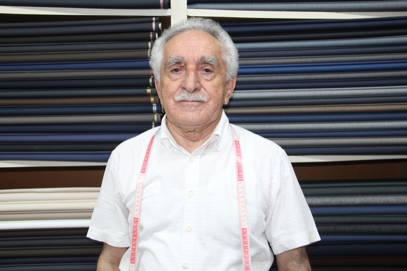 79 yaşında hâlâ ipliği iğneye kendi takıyor: 66 yıllık terzinin meslek aşkı