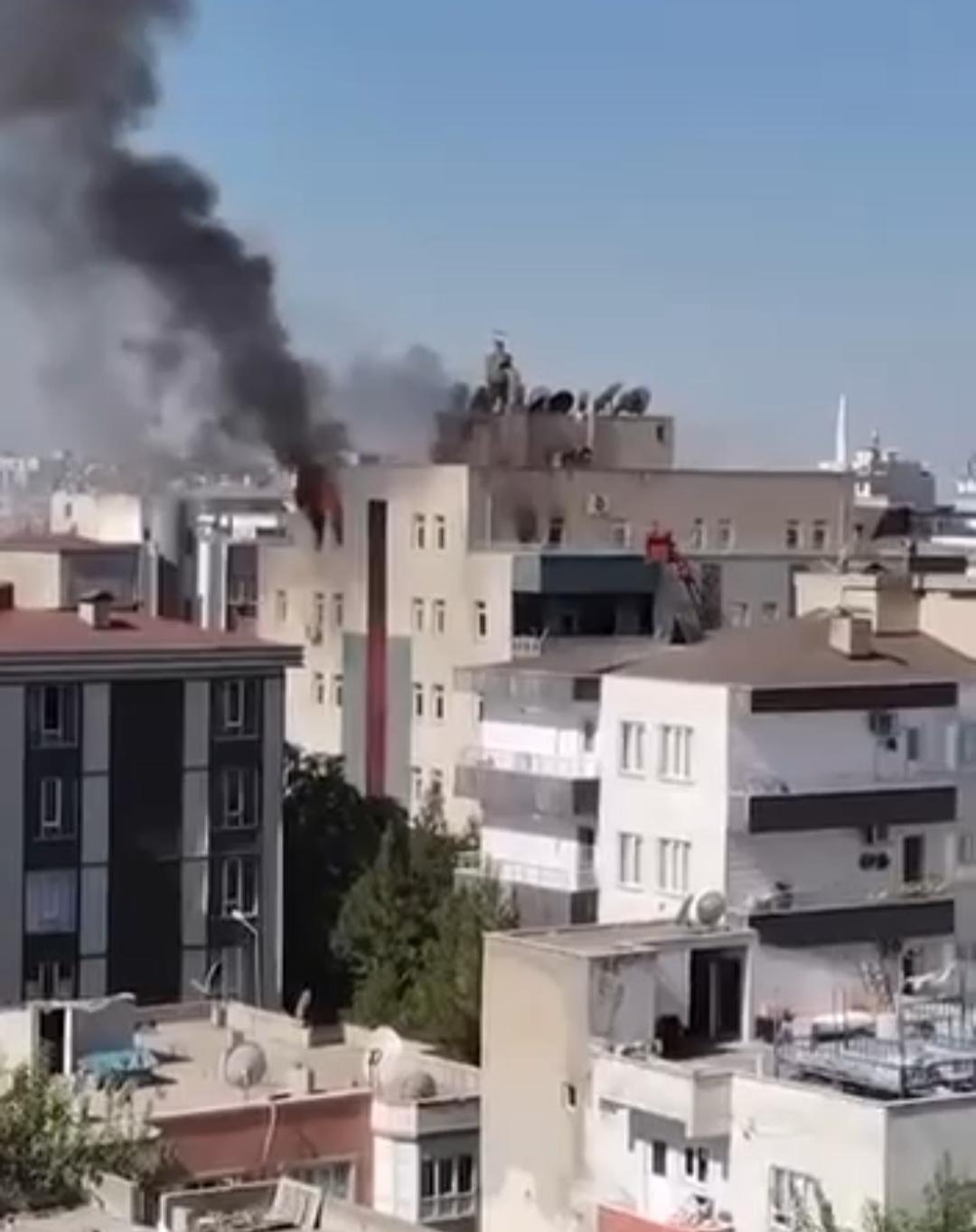 Batman’da çatı katındaki dairede çıkan yangın söndürüldü