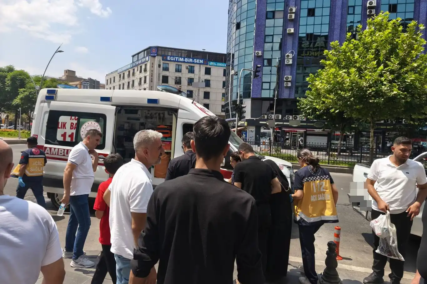 Batman’da yolun karşı tarafına geçmeye çalışan yayaya araç çarptı